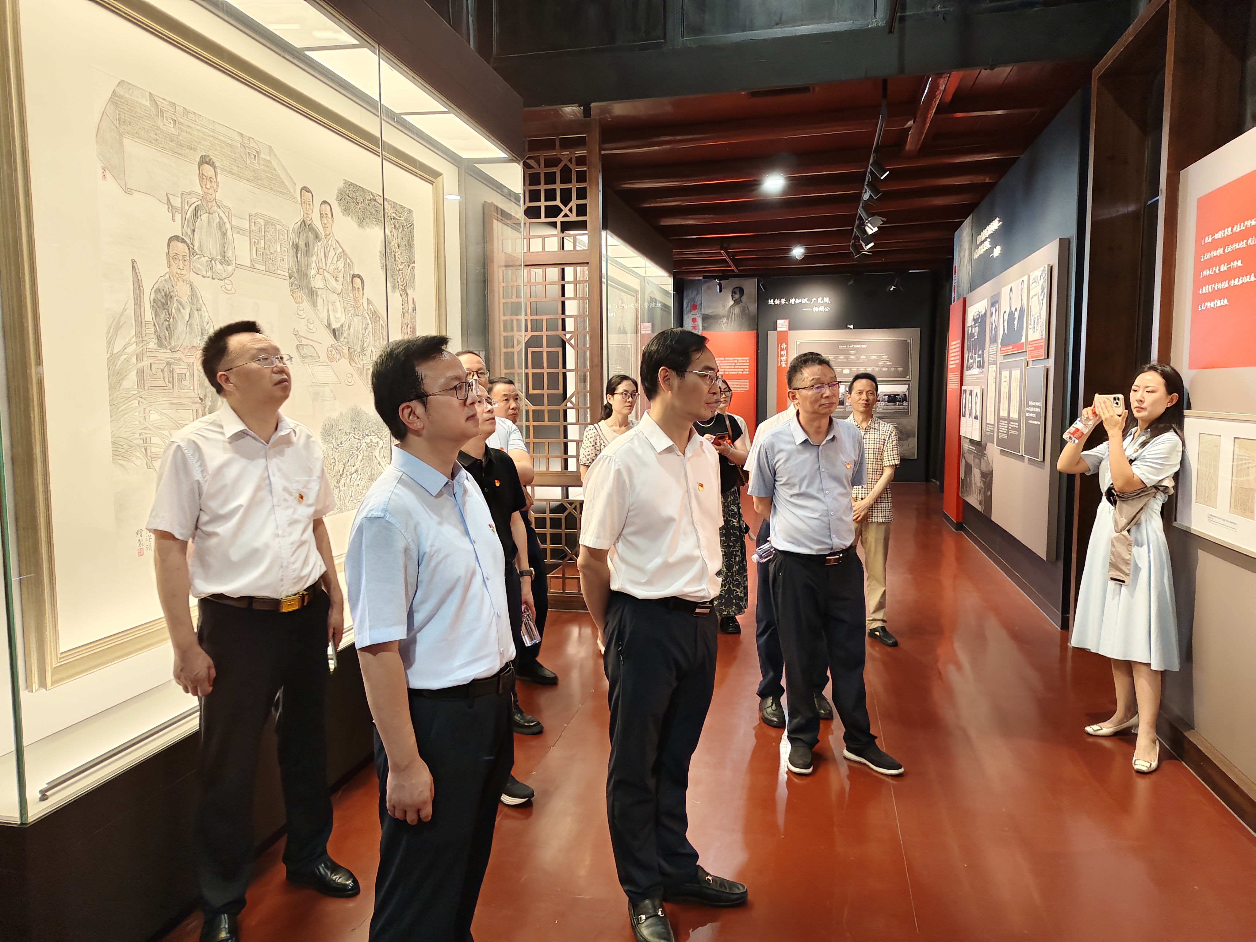 QLkJ_1751879296107023181.jpg 参观4.jpg